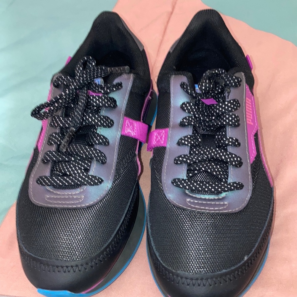 Girls pumas